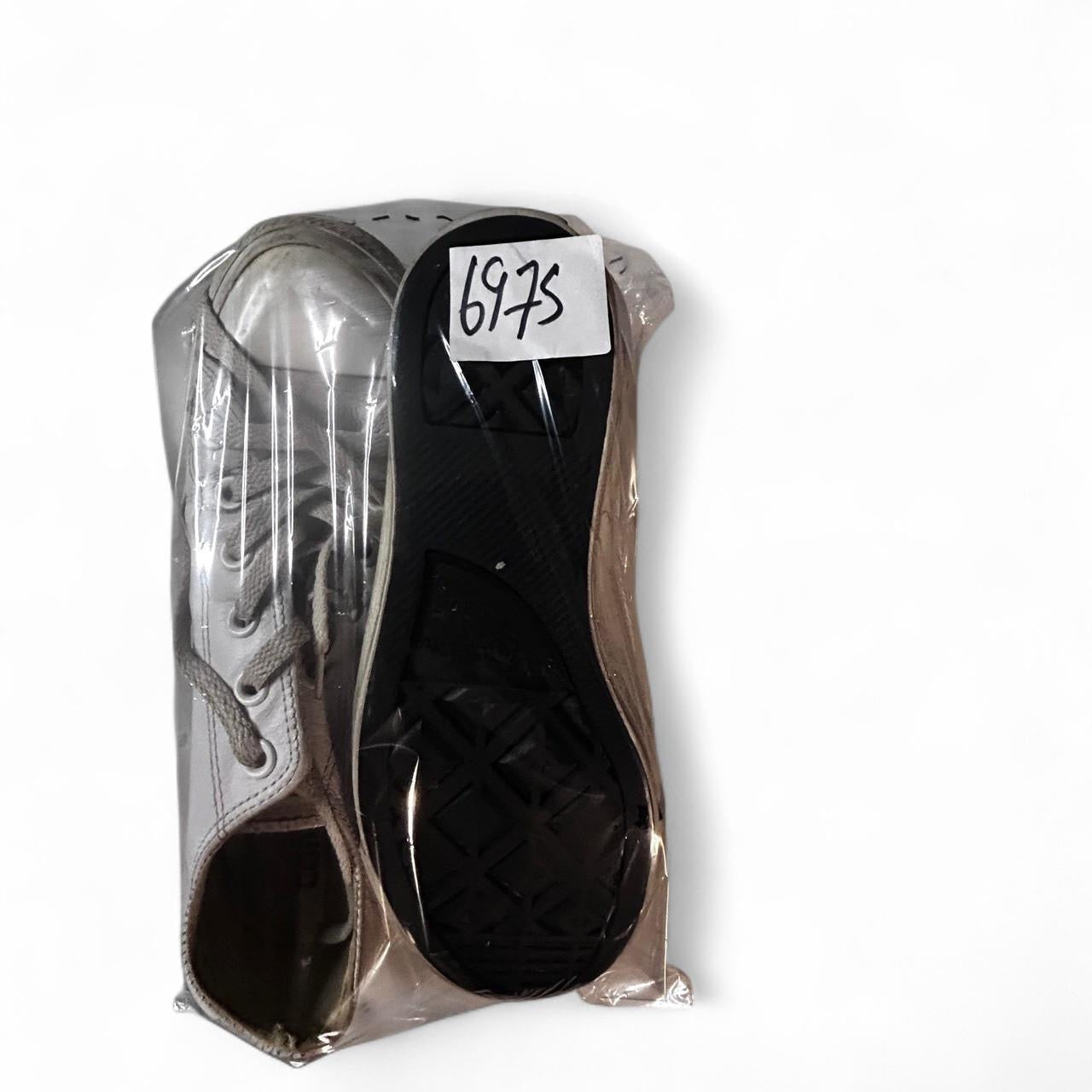 Unisex White leather Converse trainers with a worn look #streetwear size 6 men’s size 8 women’s  sku 6975