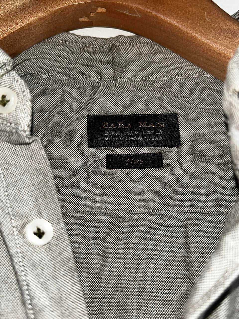 Men’s grey Zara slim fit button up shirt #slimfit in size medium collar to hem 30 pit to pit 19 sku 7049