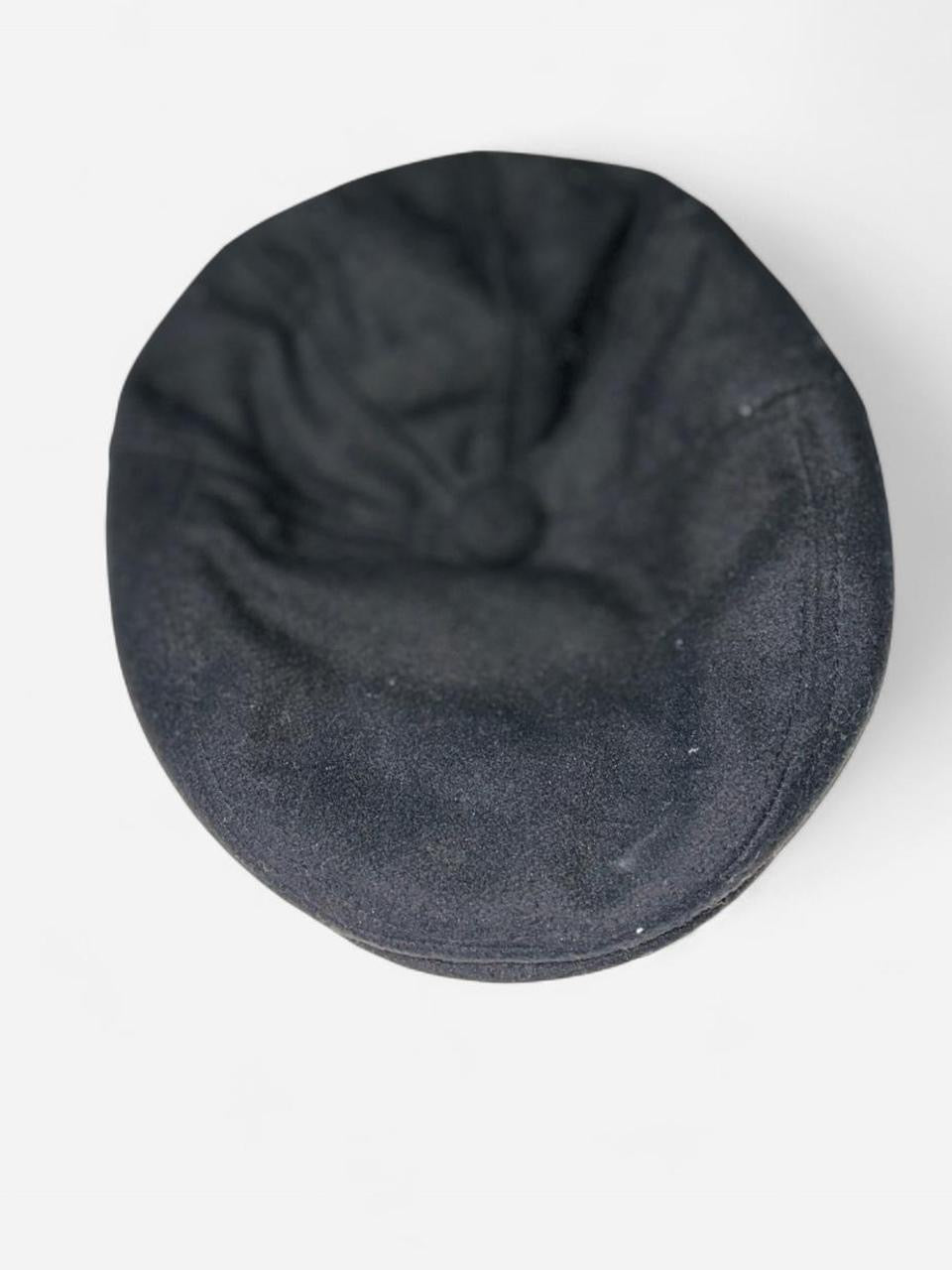 Black cotton vintage newsboy cap, great for a casual, indie look accessories

Size one size 
SKU 7181