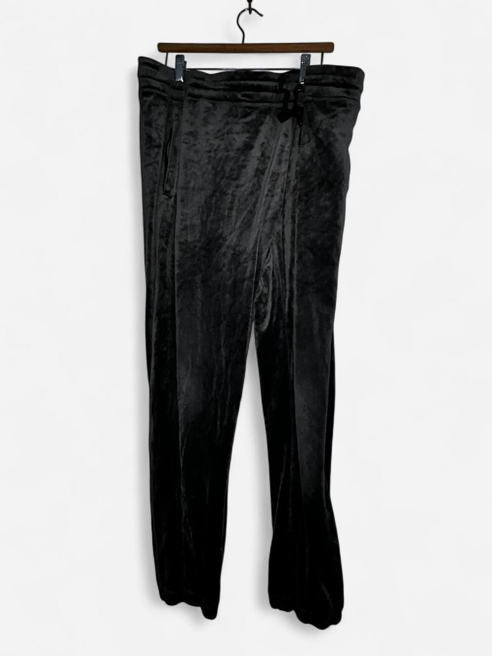 Women’s grey  velvet tracksuit with hoodie and pants #velvettracksuit in Xl top measurements  L 27 W 23 Bottom measurements L 31 waist 38  SKU 7078