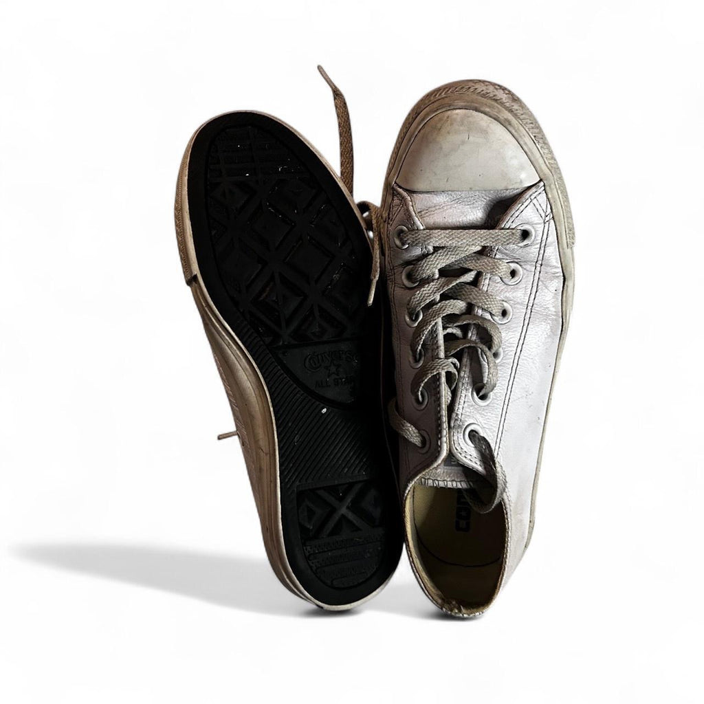 Unisex White leather Converse trainers with a worn look #streetwear size 6 men’s size 8 women’s  sku 6975