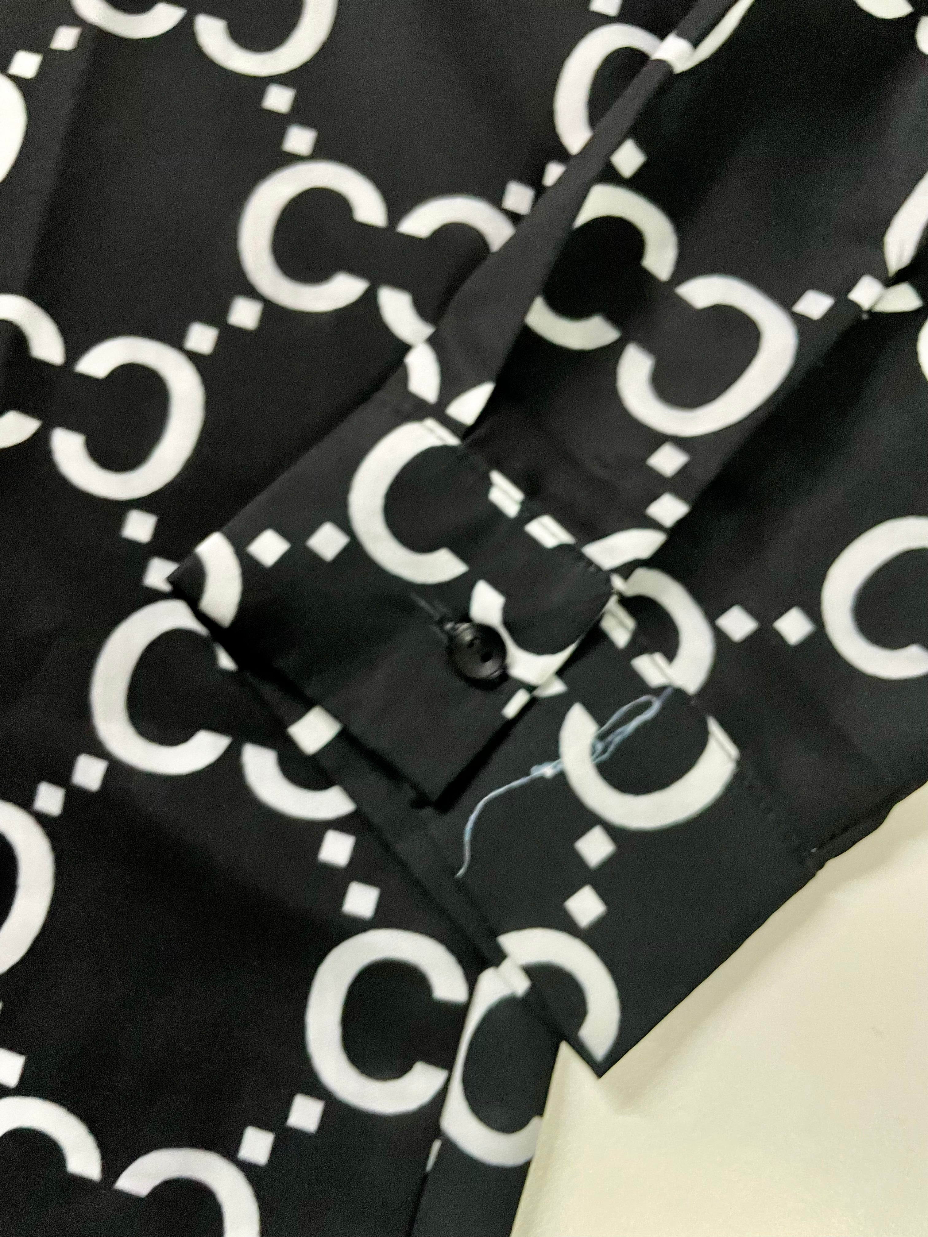 Cliche Vintage| Vintage black monogram unbranded Womens shirt