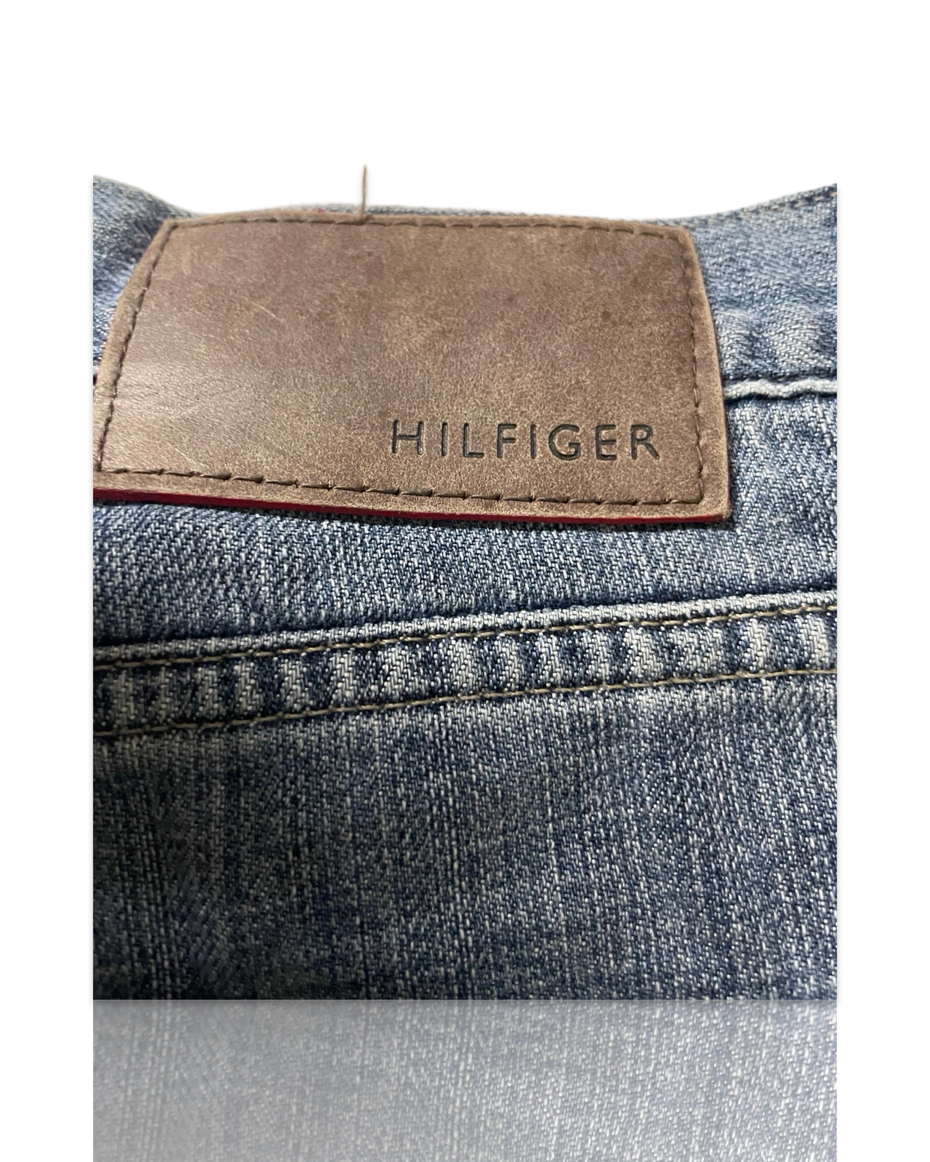 Vintage Tommy Hilfiger Brooklyn Regular Fit Men's Jeans in a classic blue jean , sized W34 L30 |SKU 4246