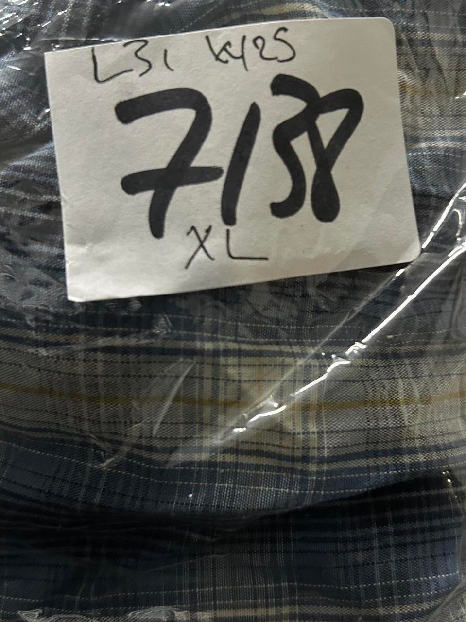 Vintage Canda men’s Blue and white plaid short sleeve button up shirt size xl 
L 31 W 25 
SKU 7138