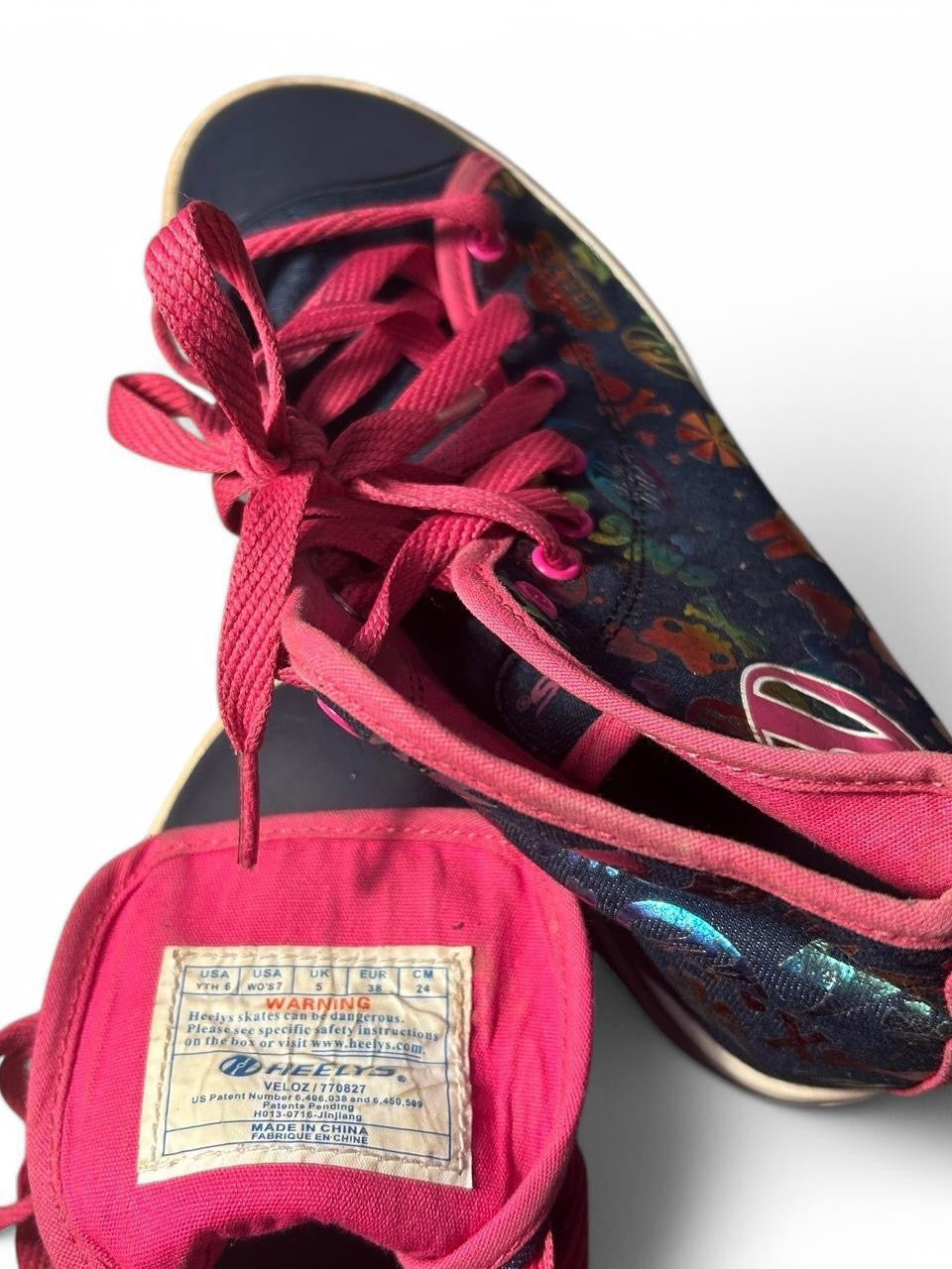 Heelys Trainers Skate Shoes Wheels Lace Black Pink Graffiti Size 5 UK SKU 
Black and pink Y2K-inspired high top sneakers #skater
