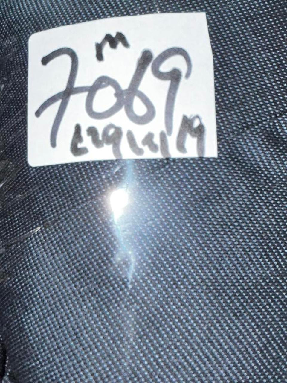 Men’s medium Navy blue Brook Tavern blazer with velvet collar and lining, featuring two front pockets and a single button closure #preppy #party collar to hem 29 pit to pit 19 sku 7069