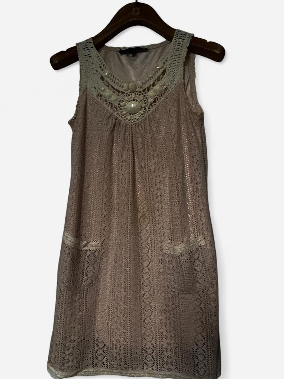 Cream and tan lace embellished dress with pearl details and pockets #boho #lacedress in small to medium. L 33 W 18 SKU 7008