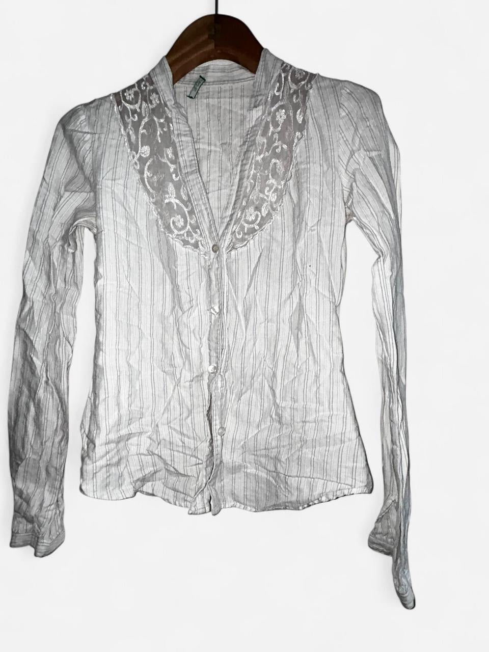 United colours of Benetton women’s White and brown striped button-up shirt with lace detailing on the collar and cuffs #stripes in size medium to large collar to hem 25  Porto pit 16 sku 7060