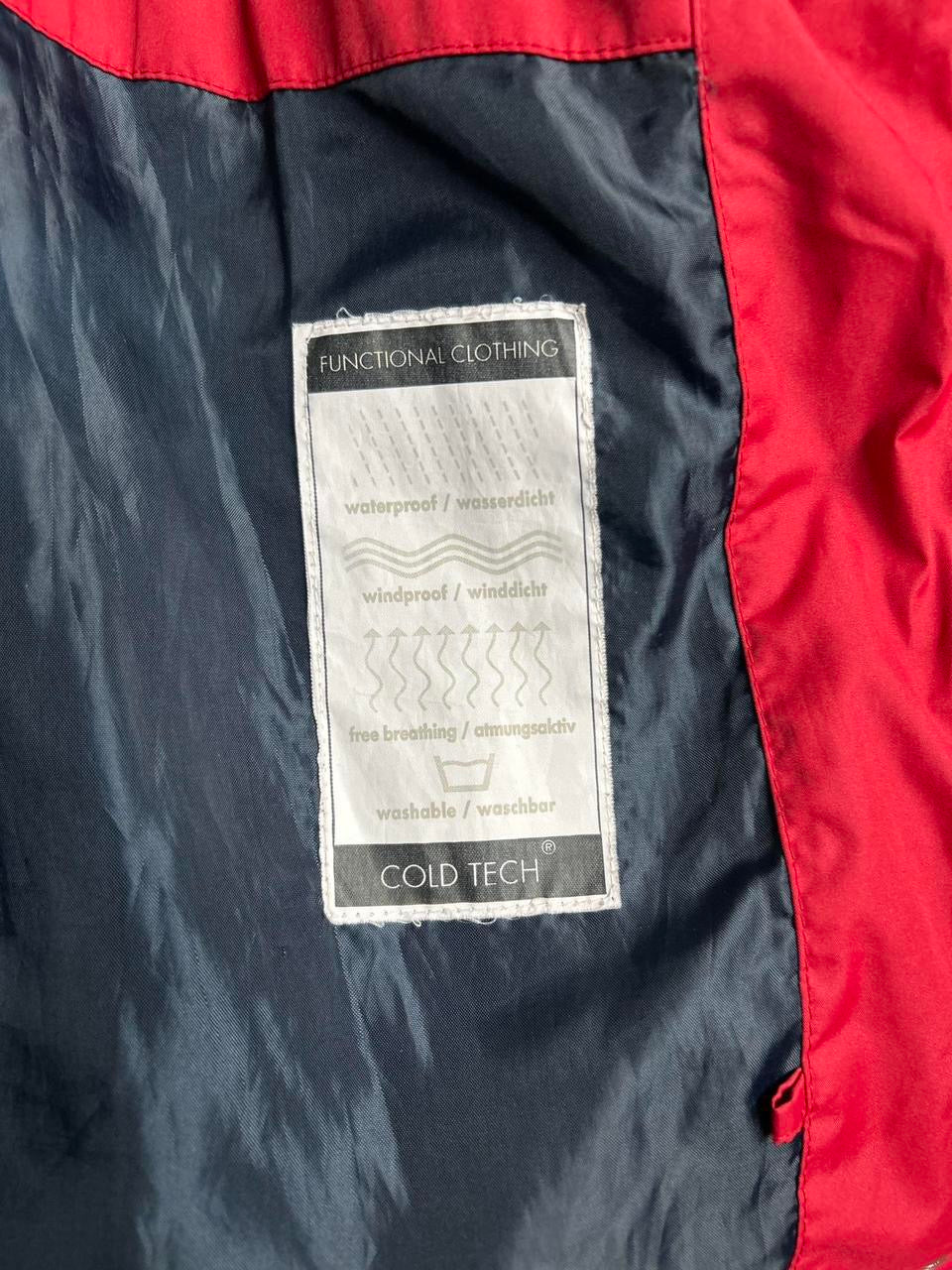 Women’s Red Kipling jacket with mesh hood and zipper pockets #outdoorjacket sku 6936
L32 W19 L/Xl