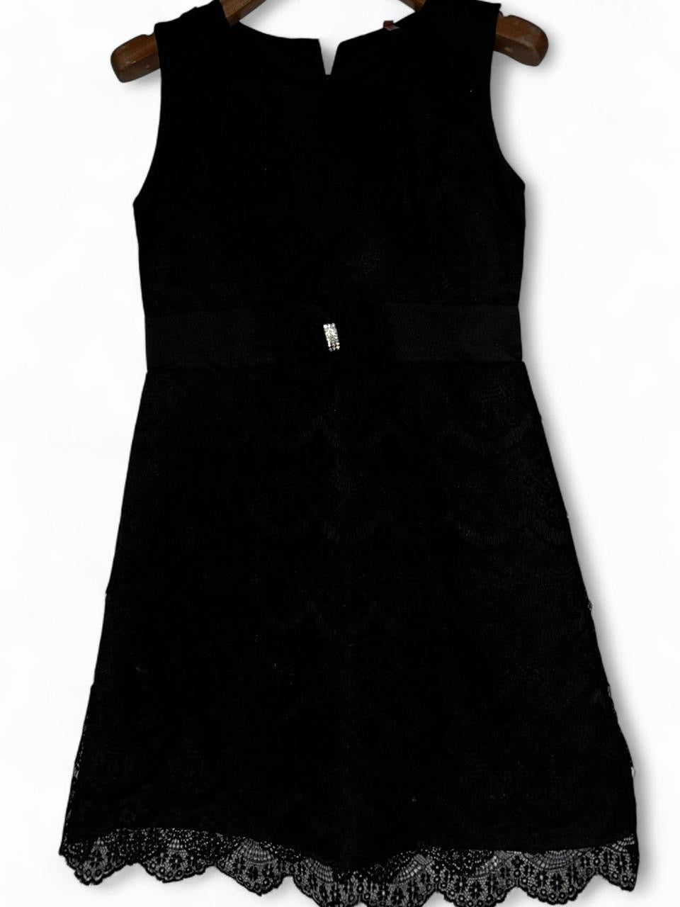 Black velvet dress with lace trim and a bow detail, featuring a zipper closure and a belt. #velvetdress #lacedetail size s/M  L 34 W 14.5 SKU 7020