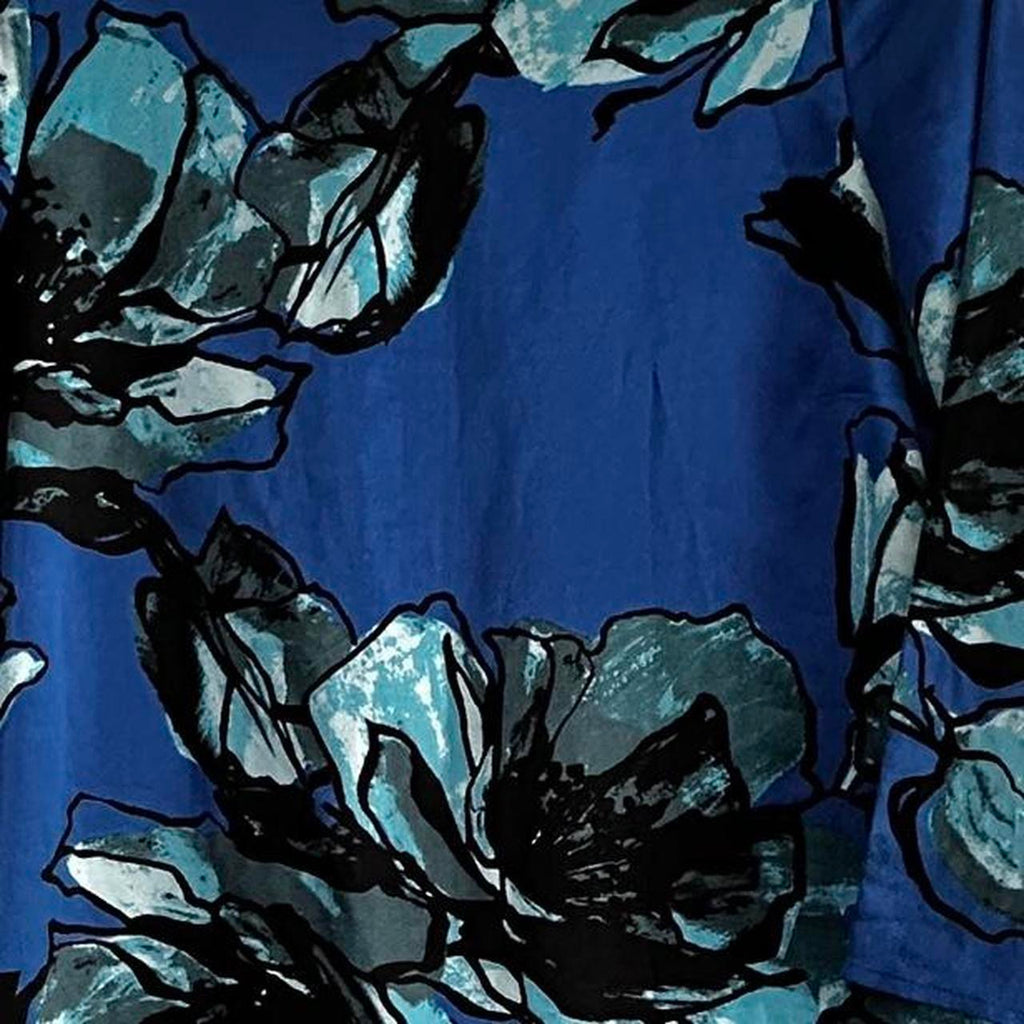 Limited Blue and black floral dress with 3/4 sleeves in size small #floraldress collar to hem 35 pit to pit 19 sku 7026