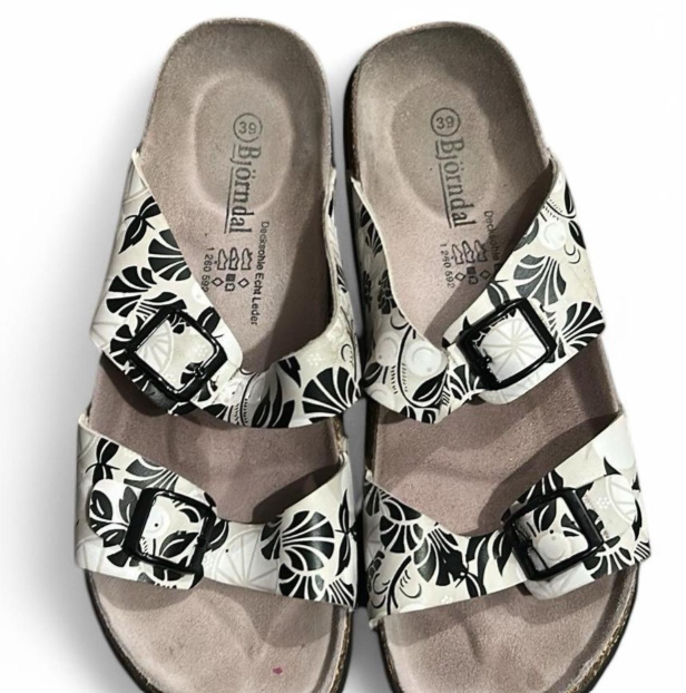 BJORNDAL Womens Fun black & white  Floral Sandals  - Sz 39 8.5 SKU 6748