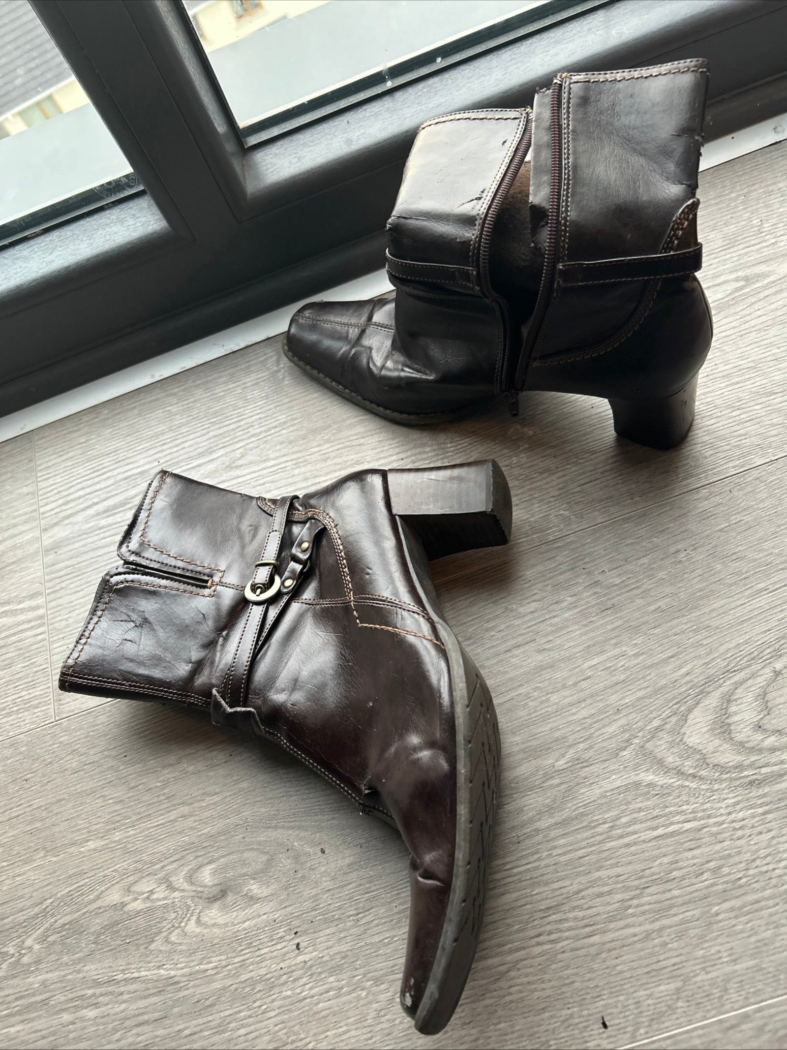 Ginu Kenduri Women’s Brown Patent Leather Ankle Boots – Size 41