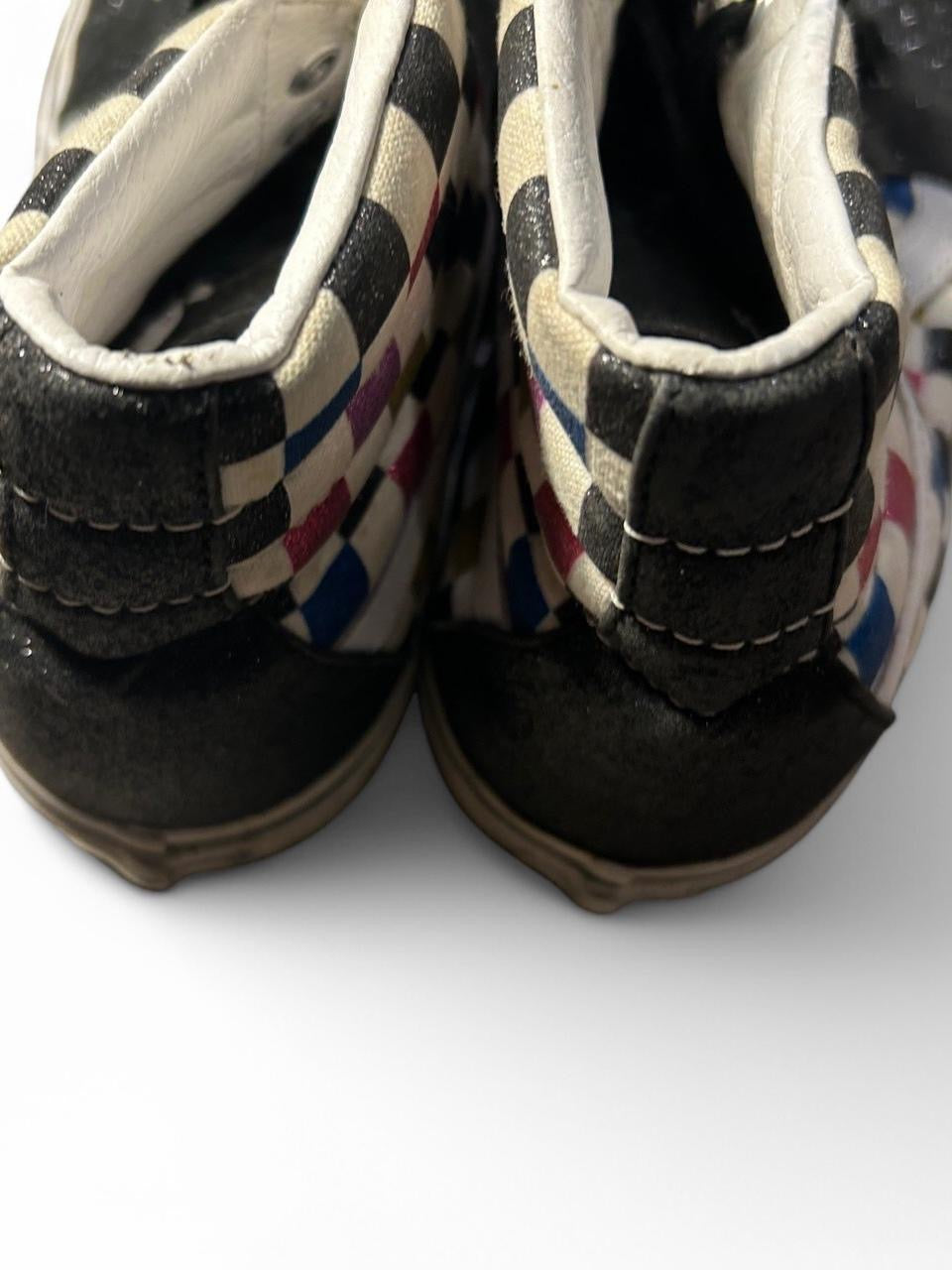 Black and white Vans skateboarding sneakers #skaterstyle uk 6 US 7 men us women 8.5  eu 39.0 SKU 6897