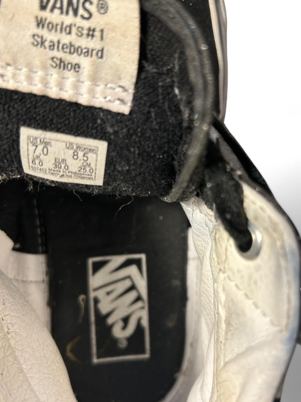 Black and white Vans skateboarding sneakers #skaterstyle uk 6 US 7 men us women 8.5  eu 39.0 SKU 6897