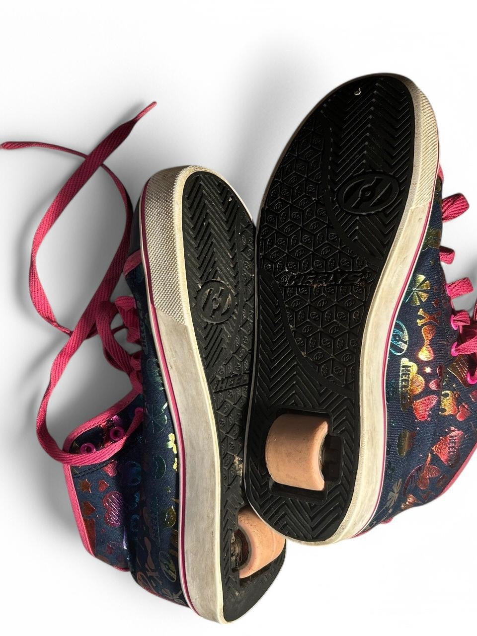 Heelys Trainers Skate Shoes Wheels Lace Black Pink Graffiti Size 5 UK SKU 
Black and pink Y2K-inspired high top sneakers #skater