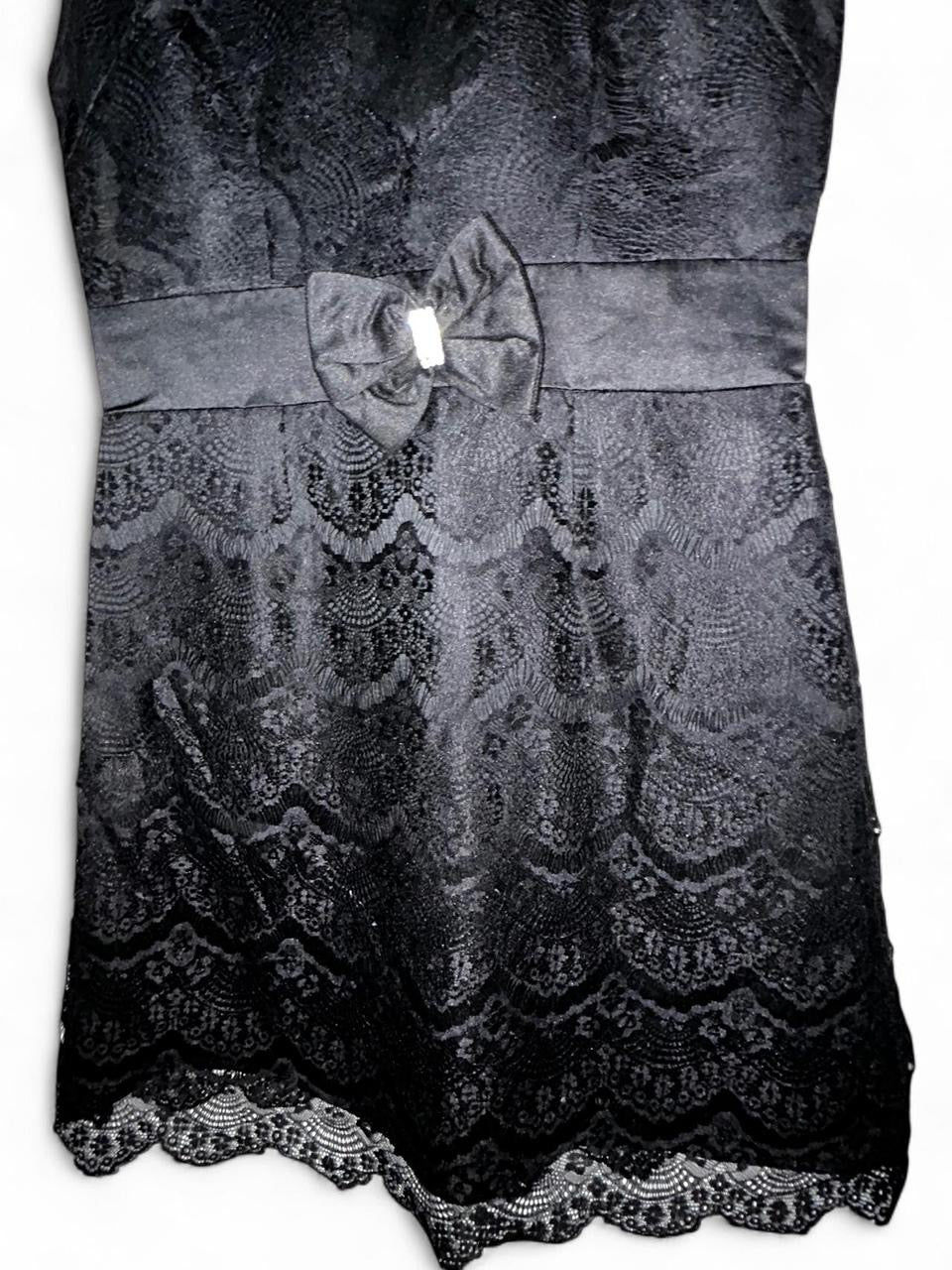 Black velvet dress with lace trim and a bow detail, featuring a zipper closure and a belt. #velvetdress #lacedetail size s/M  L 34 W 14.5 SKU 7020