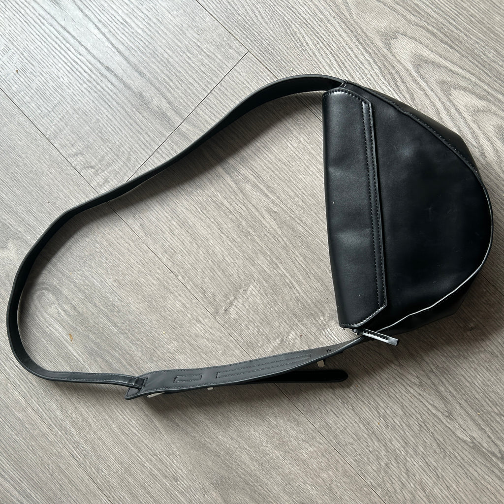 Zara shoulder Bags Woman Wide Single Half MoonLeather Chest Bags Woman Fashion. Sku 6865