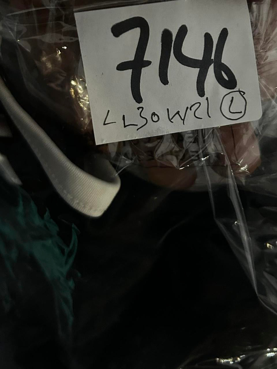 Men’s vintage Black and white Adidas sportswear t-shirt #sportswear
Size L
SKU 7146
Collar to hem 30
Pit to pit 21