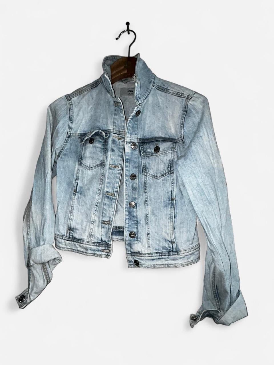 New look cropped Light blue denim jacket #denimjacket #lightblue in UK 10 collar to hem 22 pit to pit 18 sku 7034