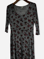 Grey and red floral dress with a V-neck and 3/4 sleeves #floraldress L 36 W 14. SkU 7010
