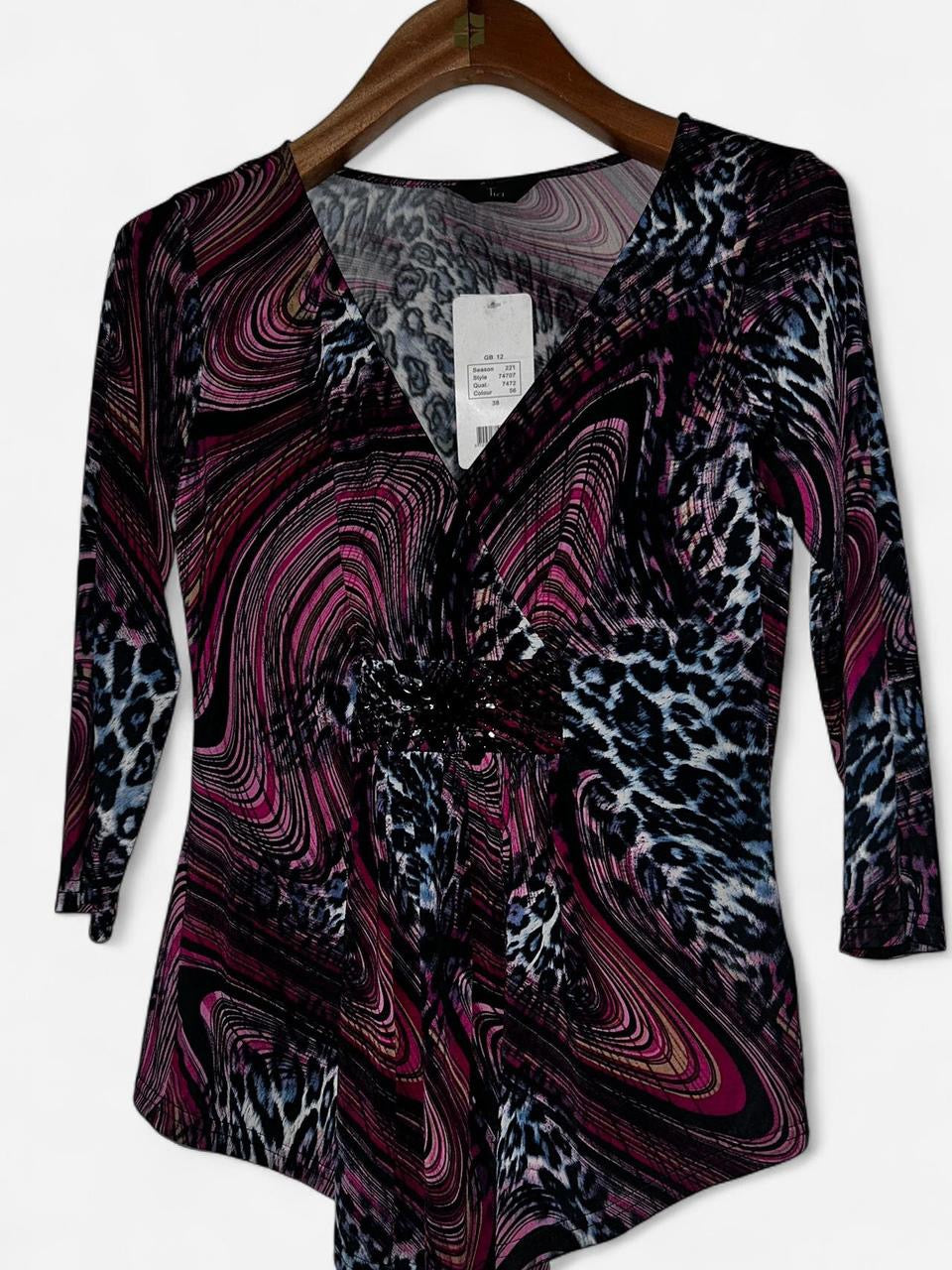 Purple and black leopard print V-neck blouse with rhinestone detail on the front #leopardprint size 12 L 26 W 15 SKU 7023