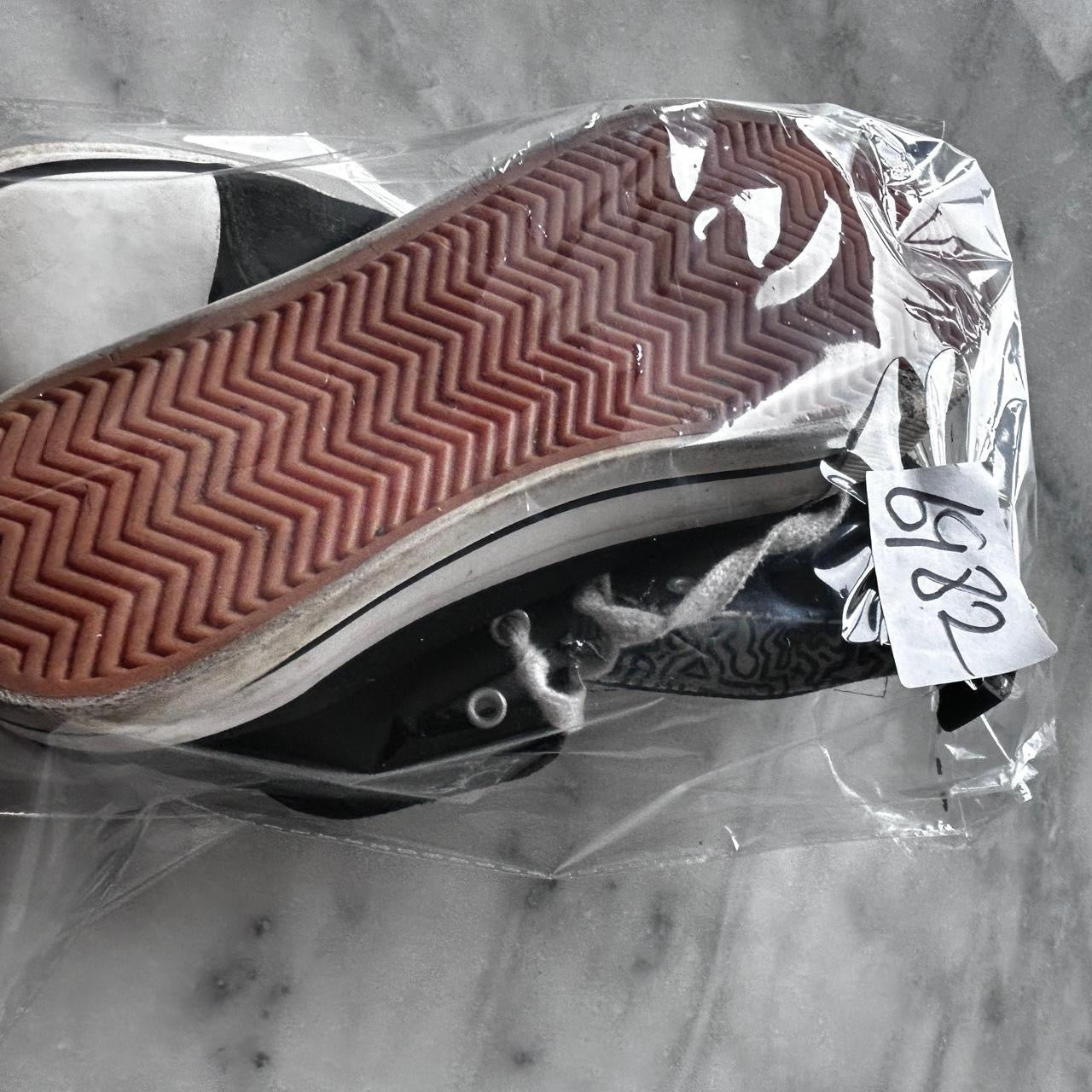 Black and white Converse trainers with heart detail #Converse #HeartDetails uk 4 us 6 sku 6981