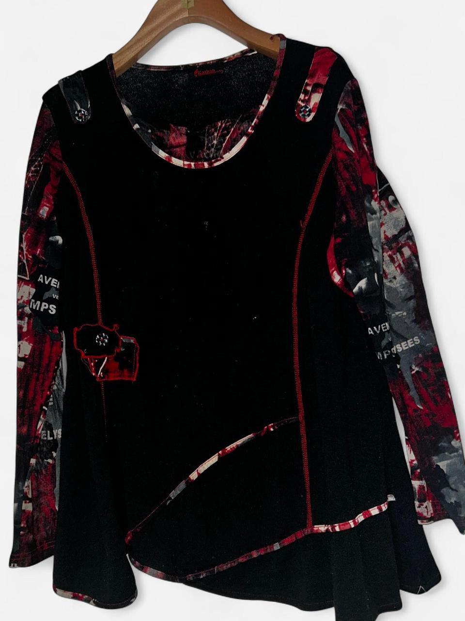 Black and red abstract print long sleeve top with 3/4 sleeves, button front and side zipper #boho #retro L 31 W 23 size XL/ XXL SKU 7009