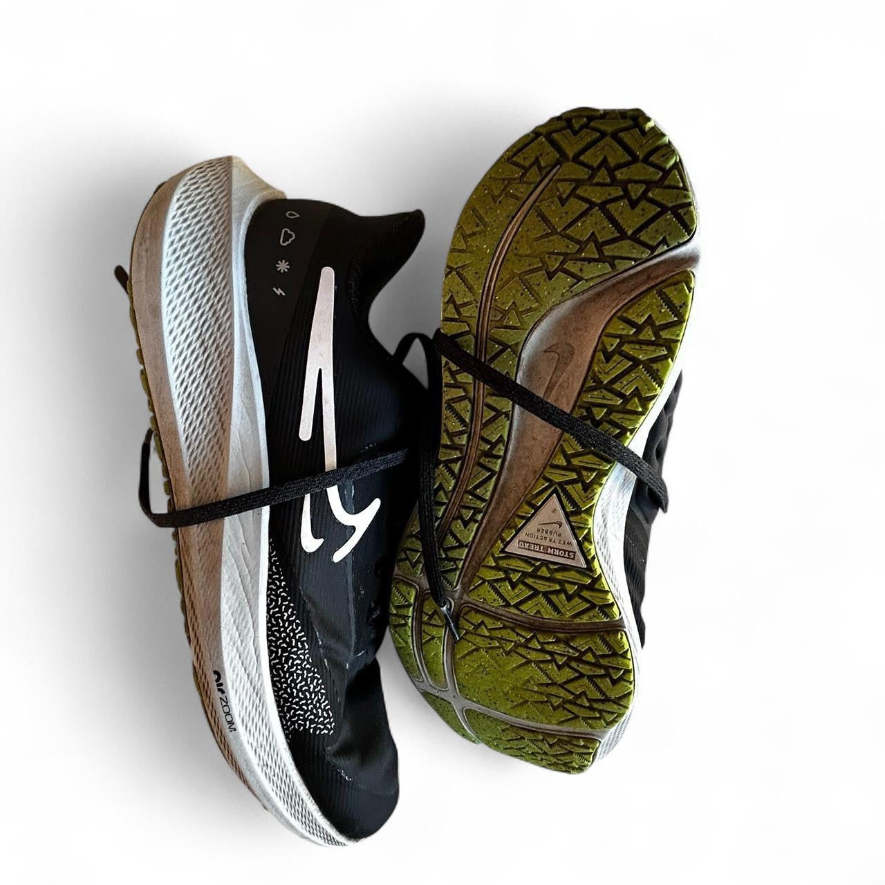 Nike Air Zoom Pegasus 36 trainers in black and green #running. SKU 6997
