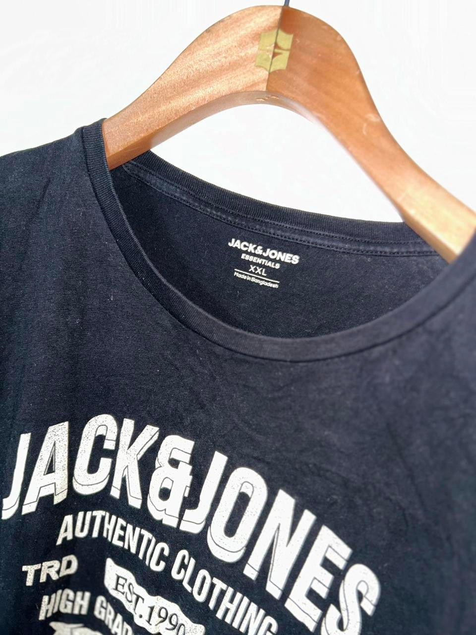 Black Jack & Jones cotton t-shirt with white print #casualwear
Size xxl 
SKU 7160
L 30 W 22