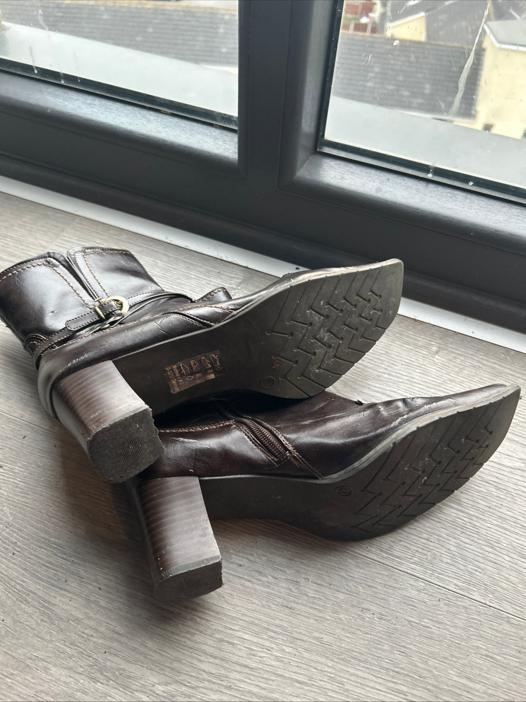 Ginu Kenduri Women’s Brown Patent Leather Ankle Boots – Size 41