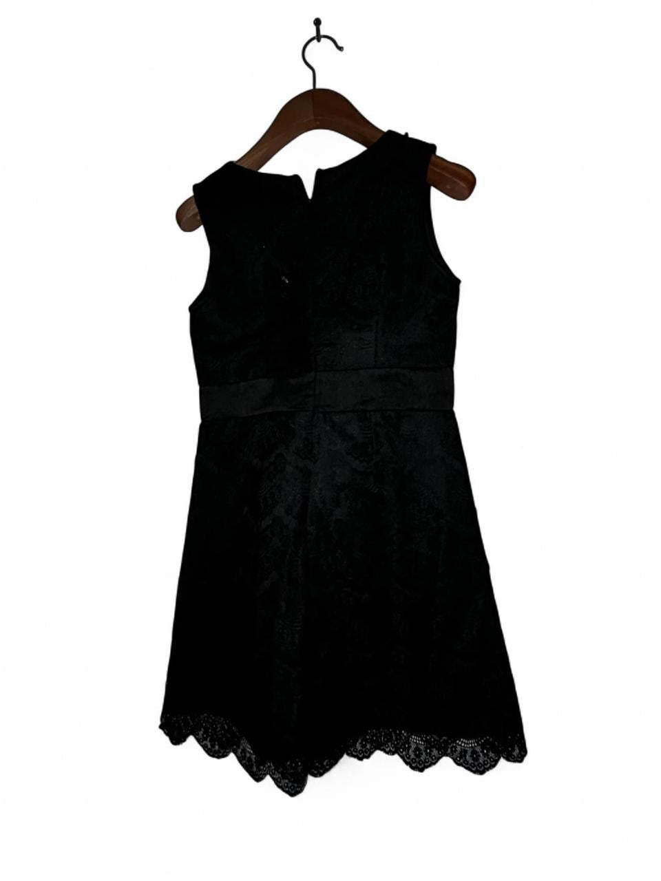 Black velvet dress with lace trim and a bow detail, featuring a zipper closure and a belt. #velvetdress #lacedetail size s/M  L 34 W 14.5 SKU 7020