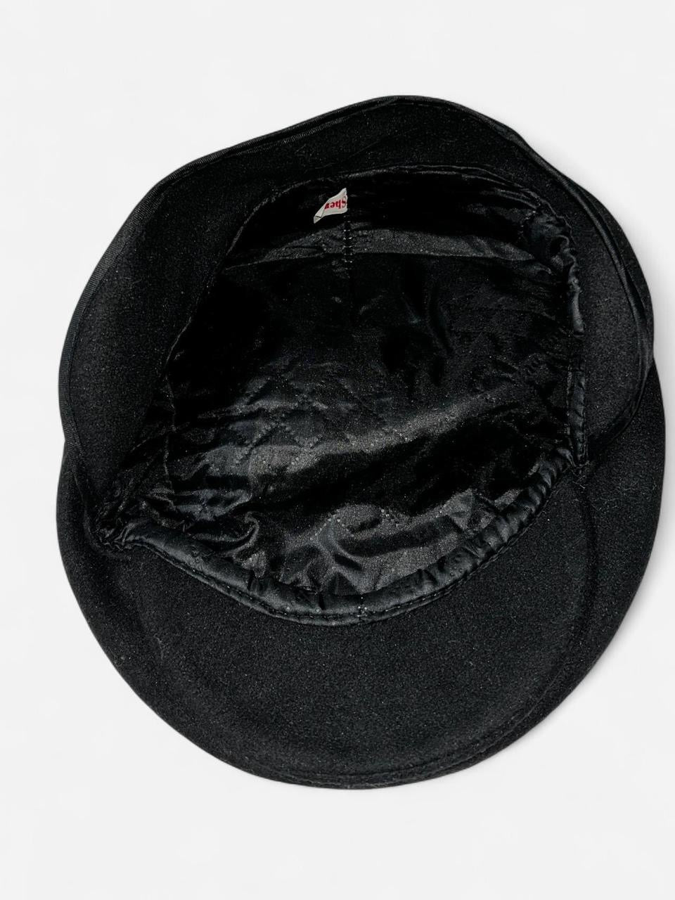 Black cotton vintage newsboy cap, great for a casual, indie look accessories

Size one size 
SKU 7181
