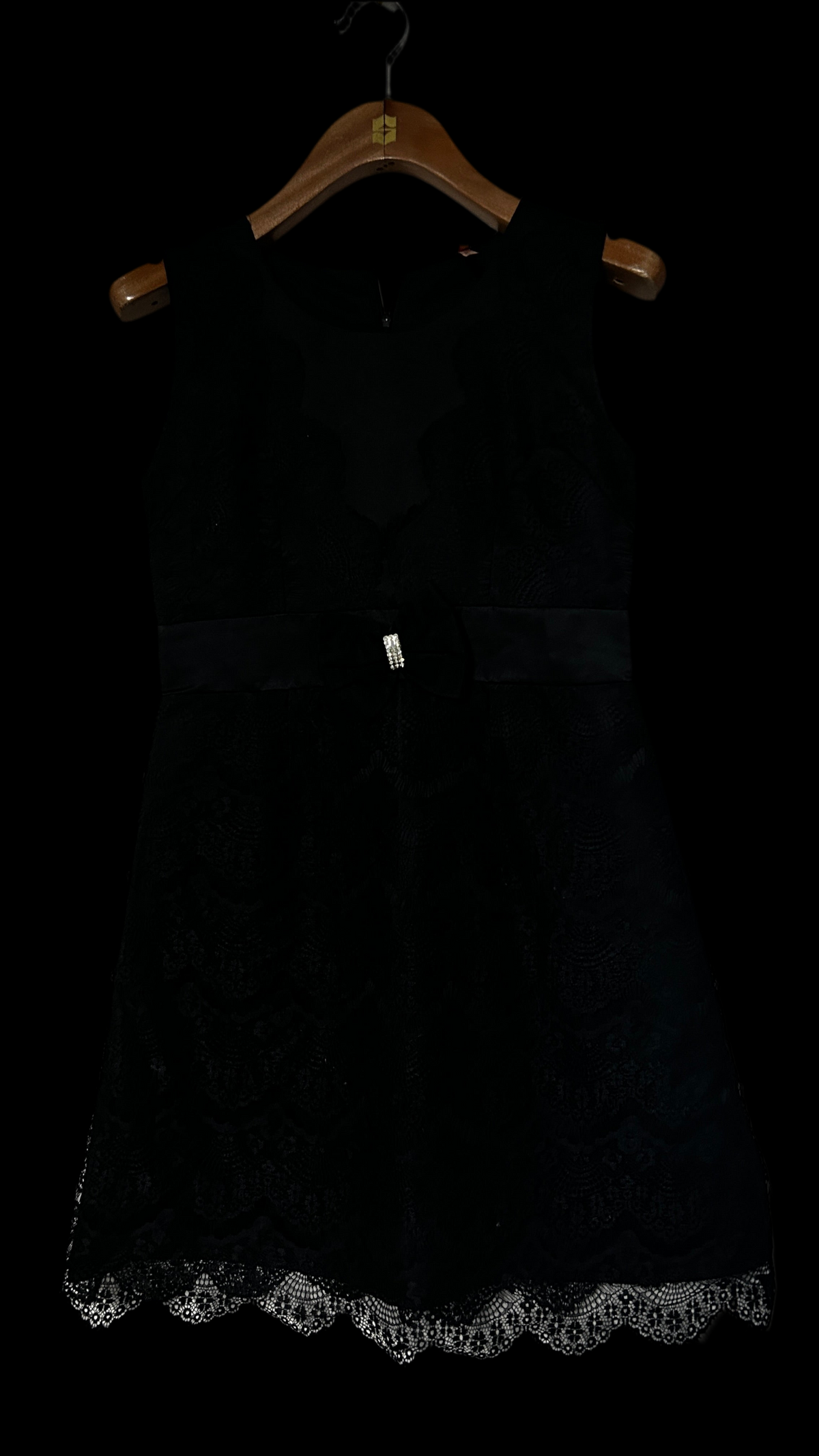 Black velvet dress with lace trim and a bow detail, featuring a zipper closure and a belt. #velvetdress #lacedetail size s/M  L 34 W 14.5 SKU 7020