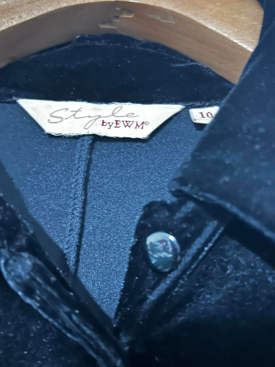 Black velvet long sleeve button-up shirt with a touch of elegance #gothic size M/L L 34 W 19 SKU 7019