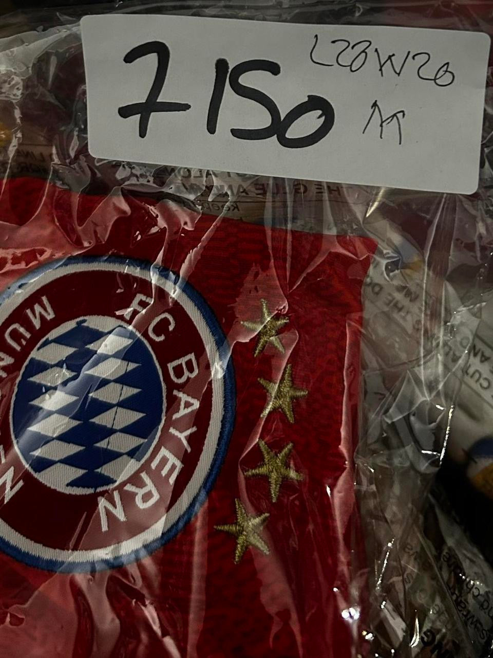 Bayern Munich 2022/23 home shirt - red and white sportswear #football #soccer
Size medium 
SKU 7150
 L28 w 20