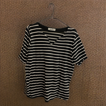 Vintage blue stripped v-neck tee size M