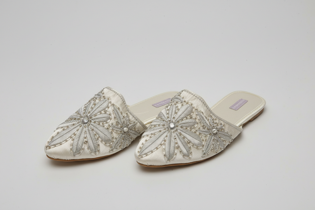 Rubynee Vintage y2k Benhams women flower embroidery silver flat slide