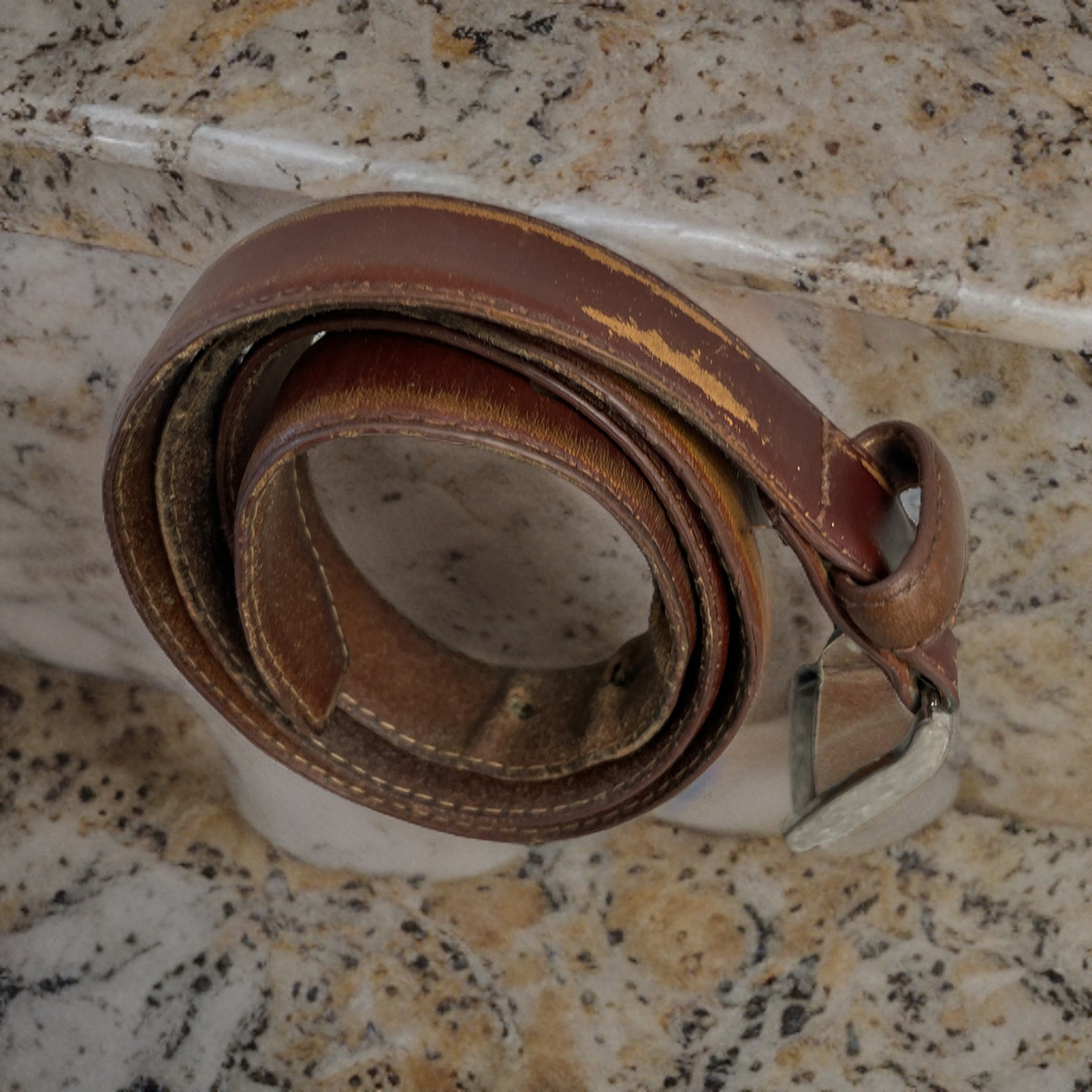 Rubynee Vintage y2k mens leather brown belt