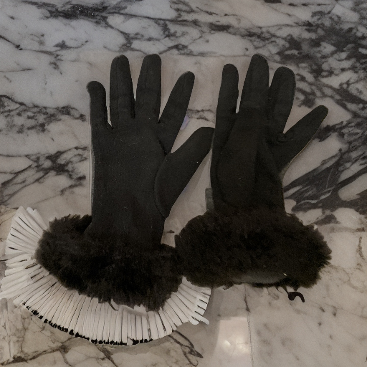 Rubynee Vintage y2k Faux fur grey gloves