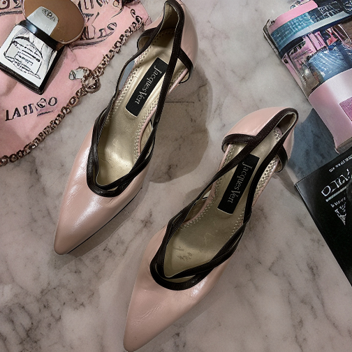 Vintage Woman's open shoe with strap in nude pink leather and black patent leather heel size 38