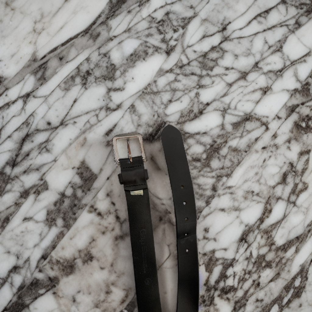 Vintage Gap black leather mens belt size M