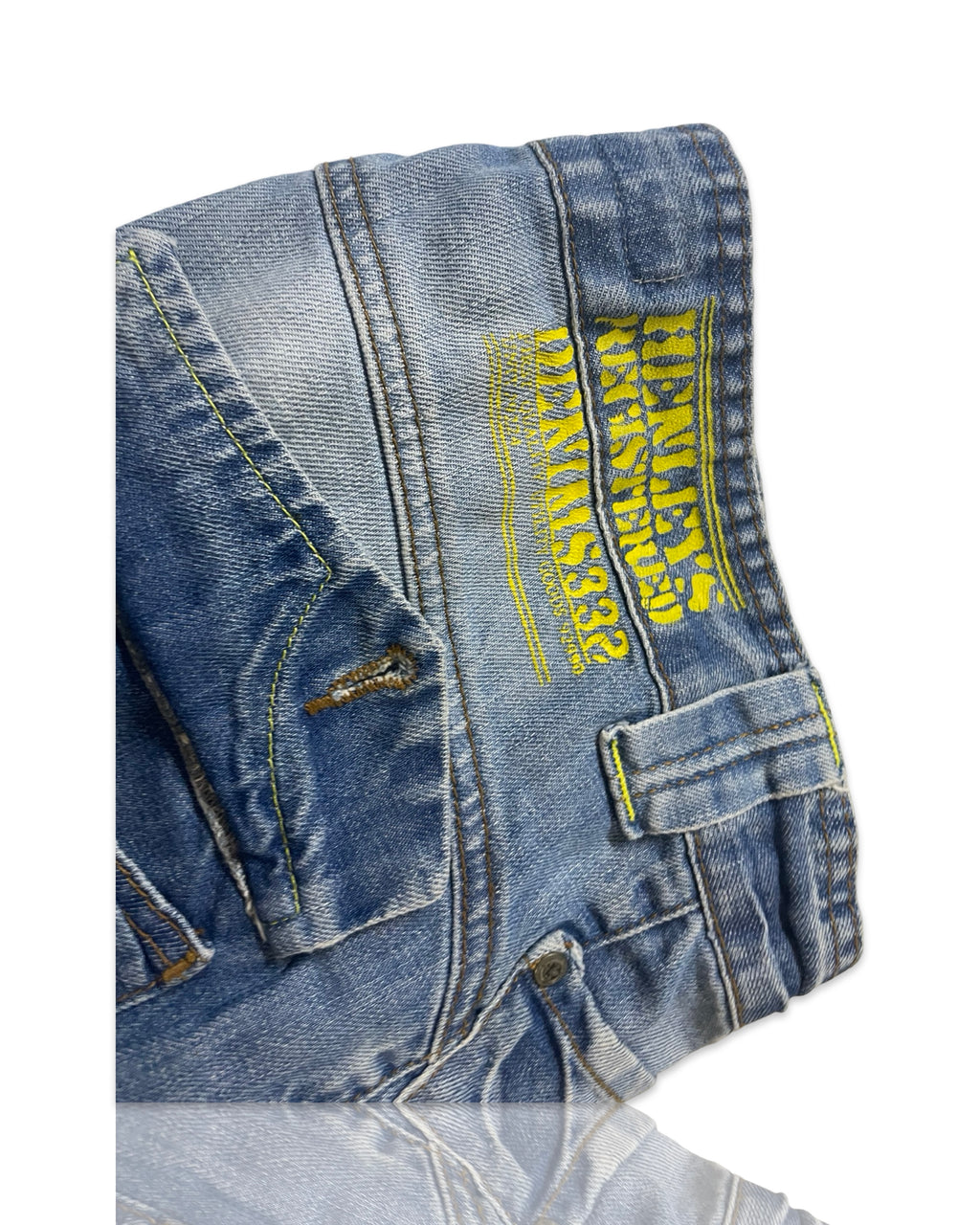 Henleys Jeans Adult 34x31 Medium Wash Straight Leg lap Pockets Baggy Mens Slight tear at the bottom|SKU 4250\