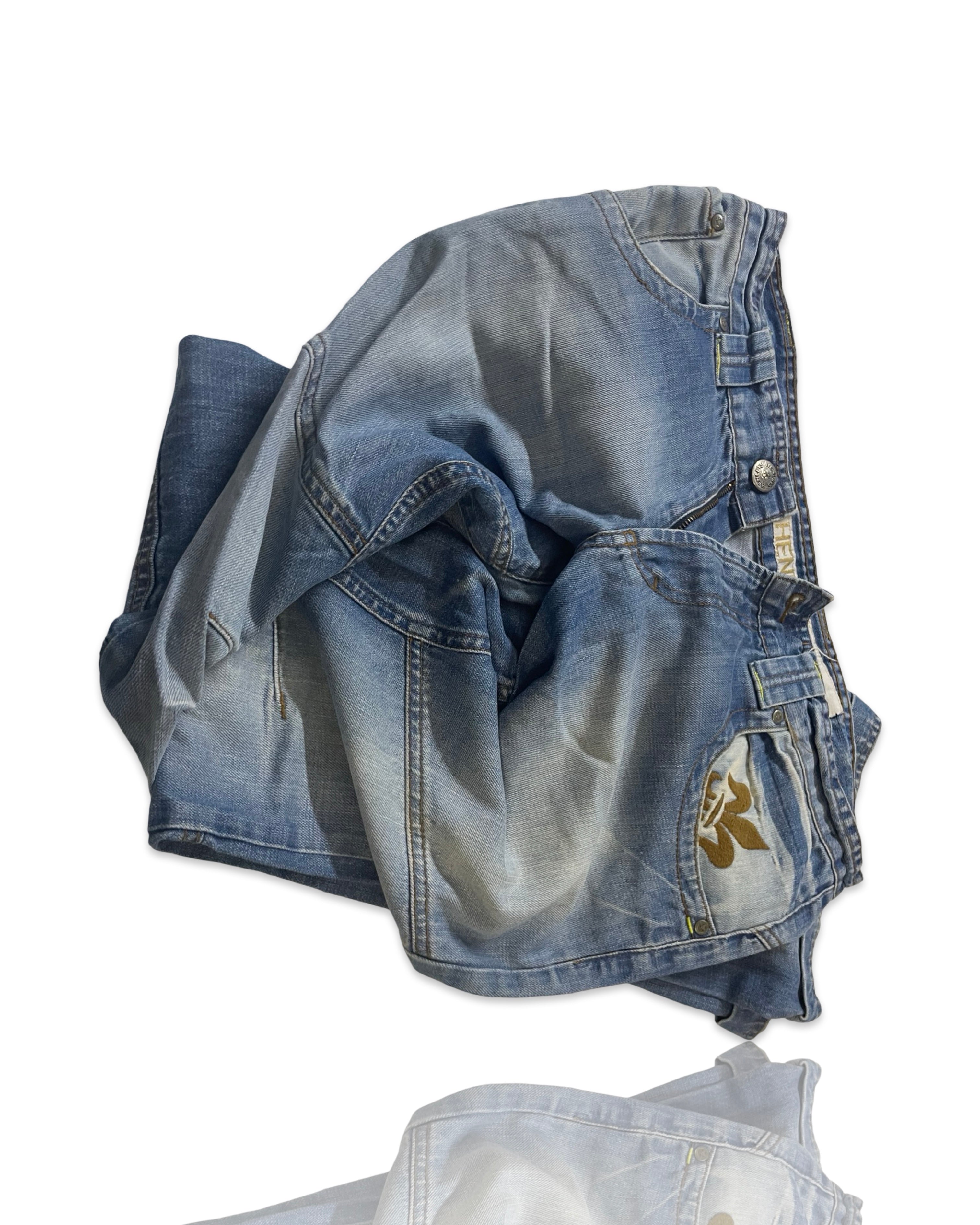 Henleys Jeans Adult 34x31 Medium Wash Straight Leg lap Pockets Baggy Mens Slight tear at the bottom|SKU 4250