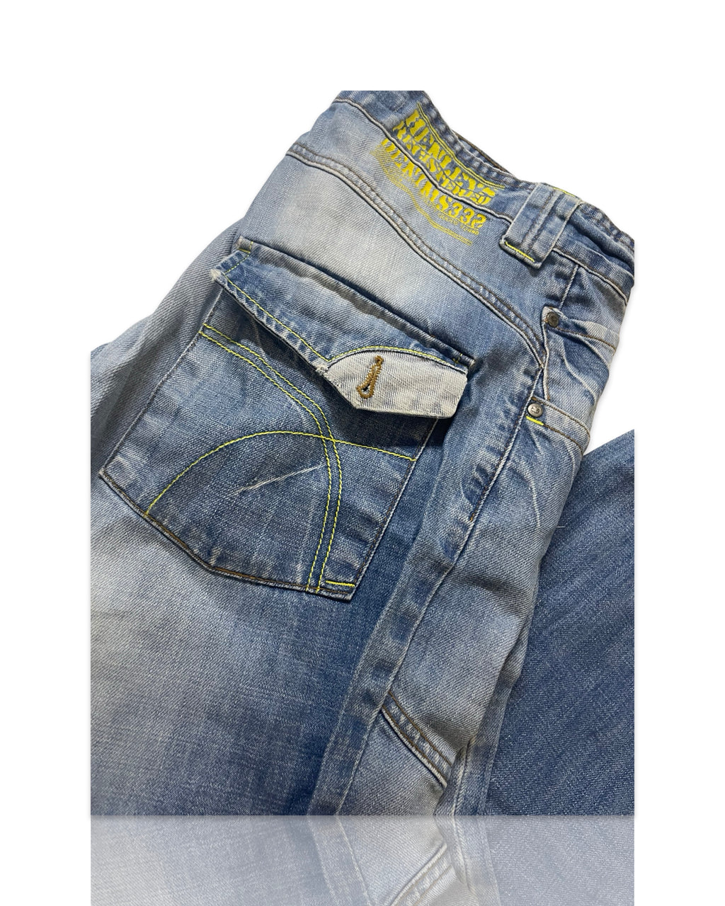 Henleys Jeans Adult 34x31 Medium Wash Straight Leg lap Pockets Baggy Mens Slight tear at the bottom|SKU 4250