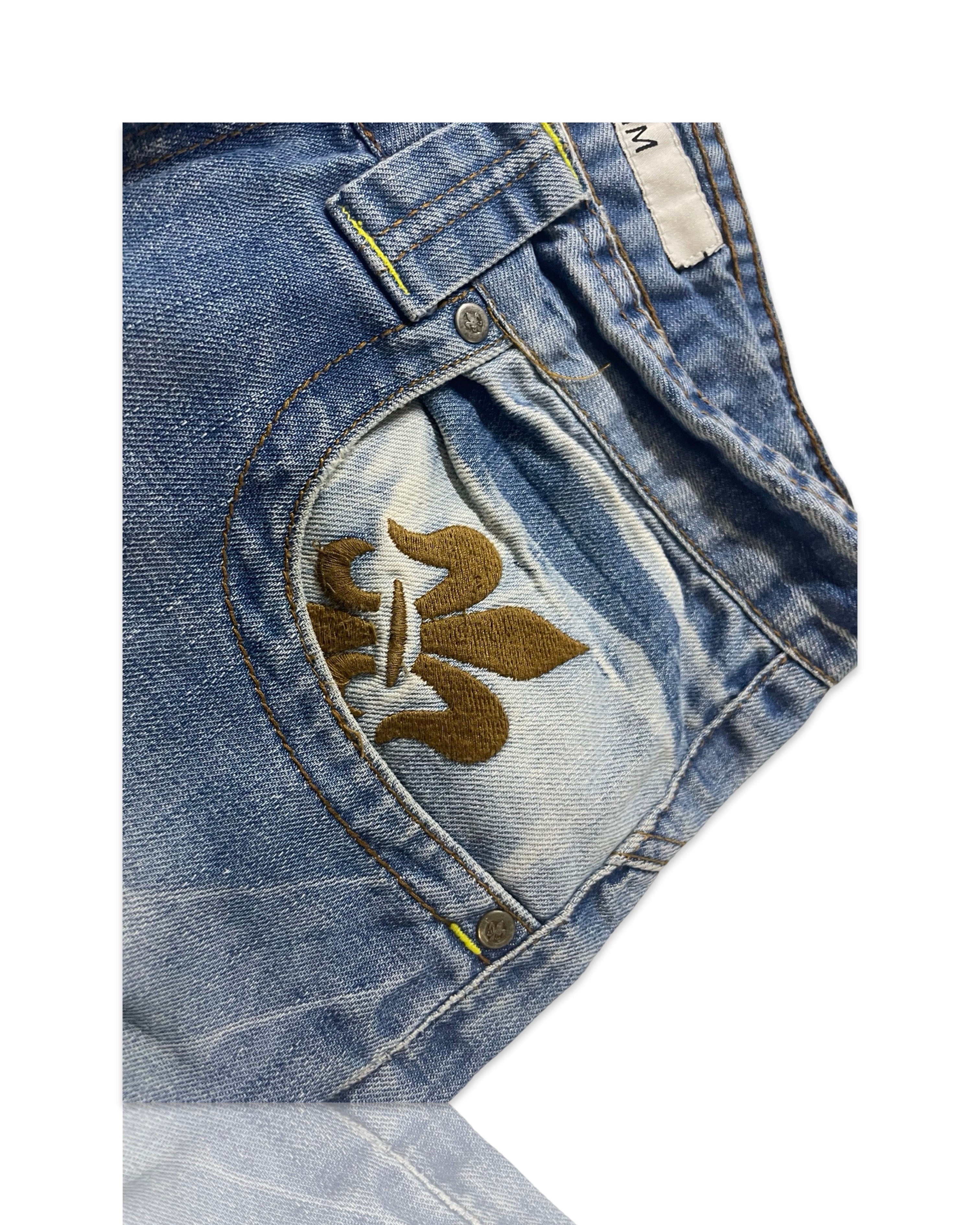 Henleys Jeans Adult 34x31 Medium Wash Straight Leg lap Pockets Baggy Mens Slight tear at the bottom|SKU 4250