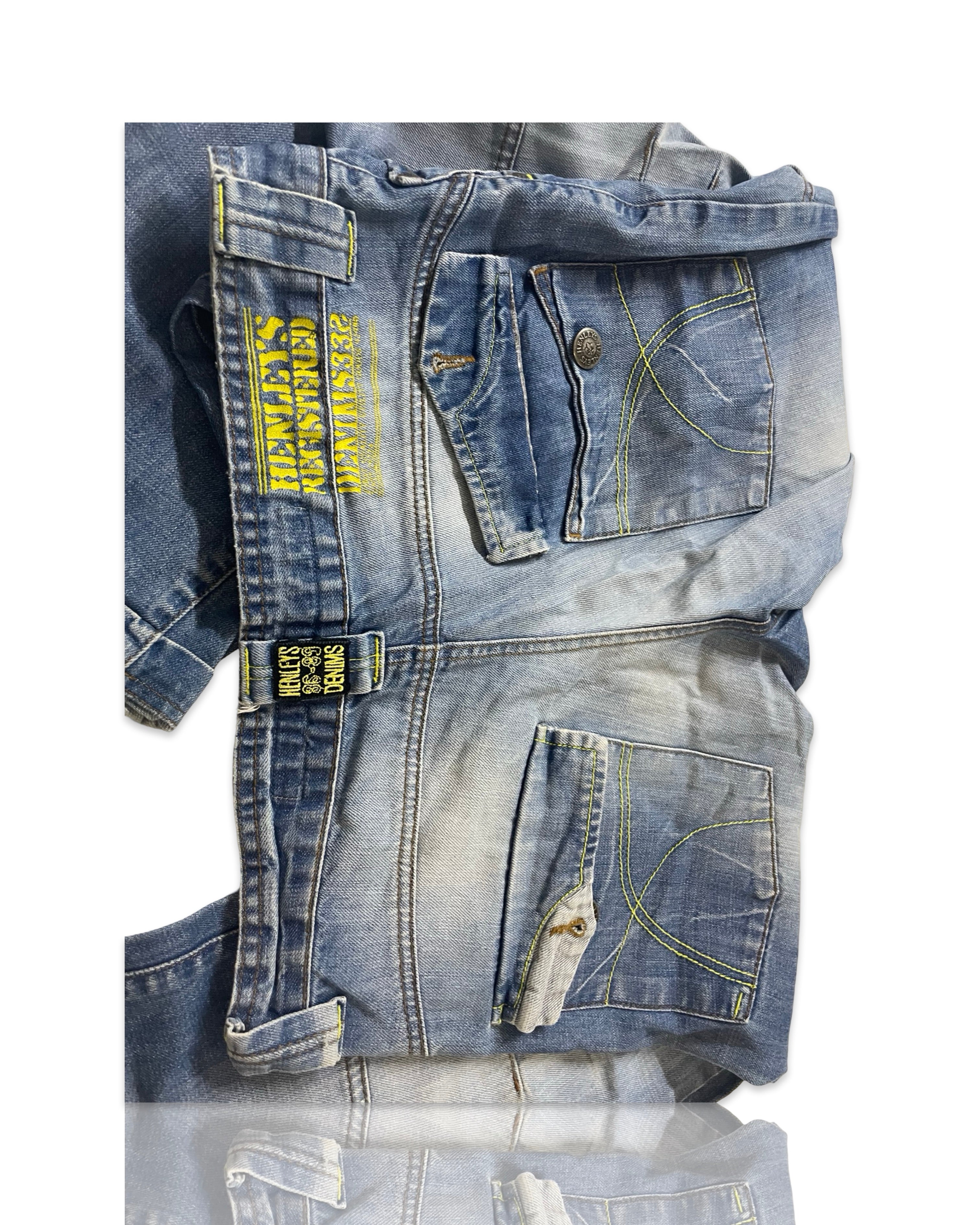 Henleys Jeans Adult 34x31 Medium Wash Straight Leg lap Pockets Baggy Mens Slight tear at the bottom|SKU 4250