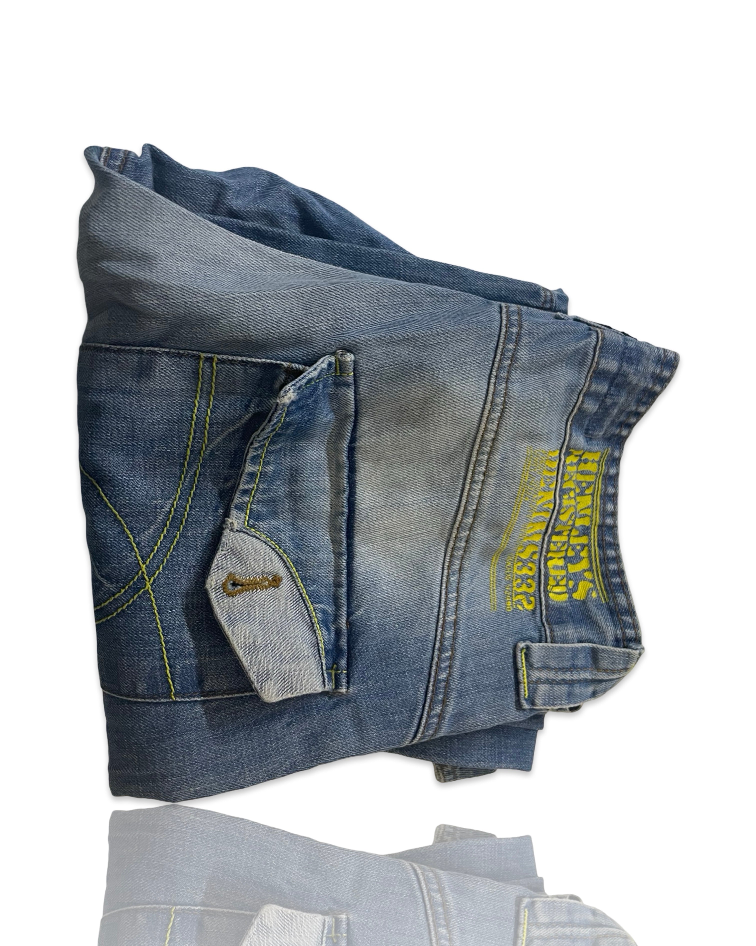 Henleys Jeans Adult 34x31 Medium Wash Straight Leg lap Pockets Baggy Mens Slight tear at the bottom|SKU 4250