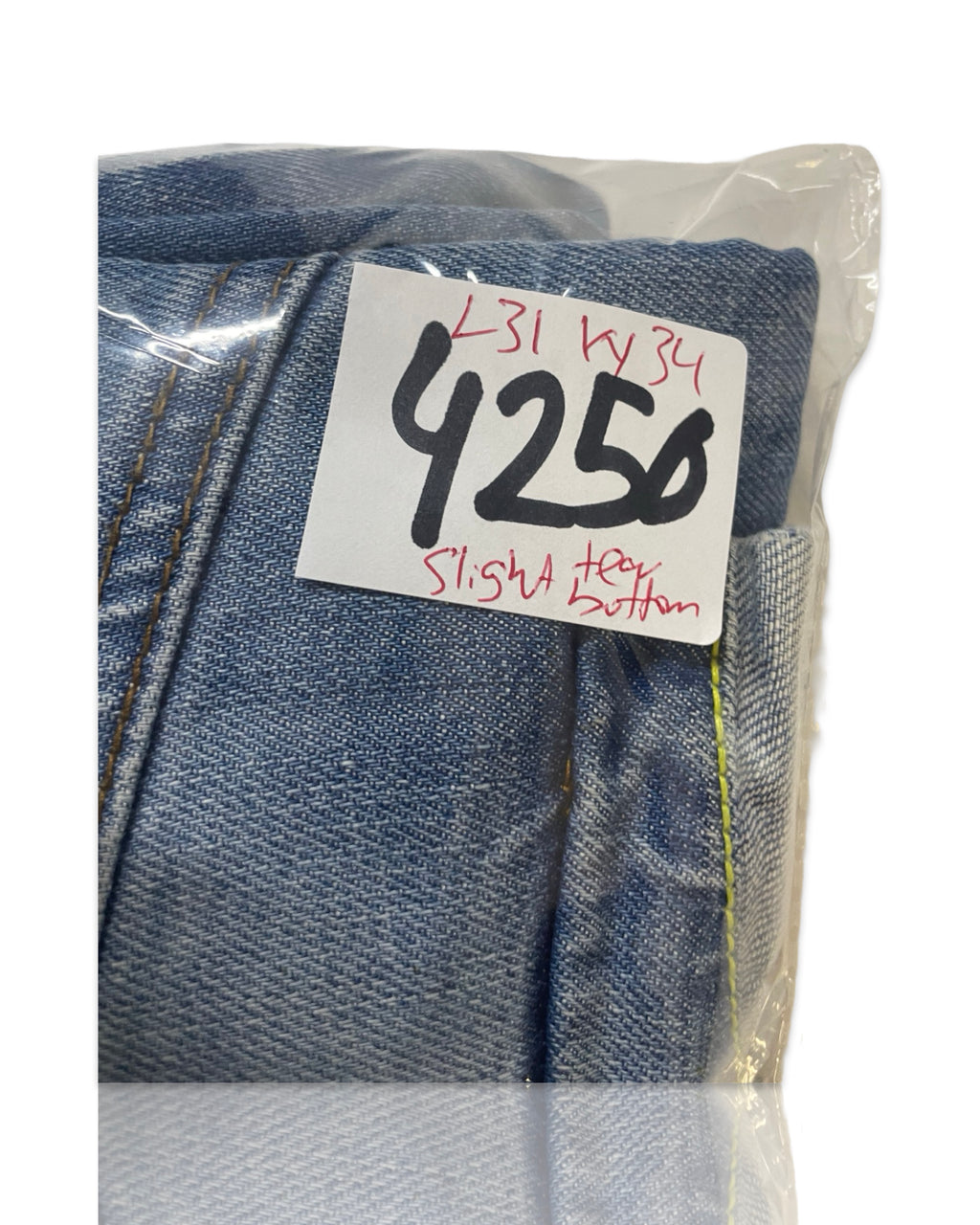 Henleys Jeans Adult 34x31 Medium Wash Straight Leg lap Pockets Baggy Mens Slight tear at the bottom|SKU 4250