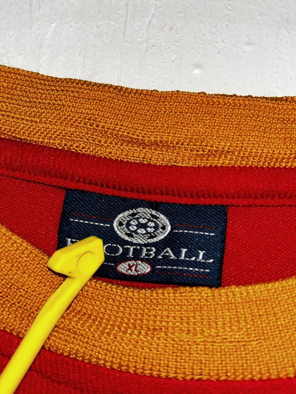 Vintage Spain 2002 World Cup red and yellow football shirt football raul no 10 size xl 
SKU 7084